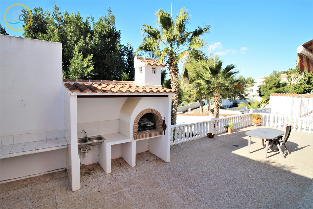 FindersSpanish's tweet photo. ✨🟡NEW LISTING - 275,000€🟡✨  
Ref. CVV116 - Pinar de Campoverde – Detached Villa – 965m² Plot - 252m² Build - Main House &amp; Guest House - 3 Beds - 3 Baths - 1 WC - 3 Lounges - 3 Kitchens - Garage - Swimming Pool - Views

🏠More details: https://t.co/h1TEAGck3g https://t.co/kp8VLT6wRl
