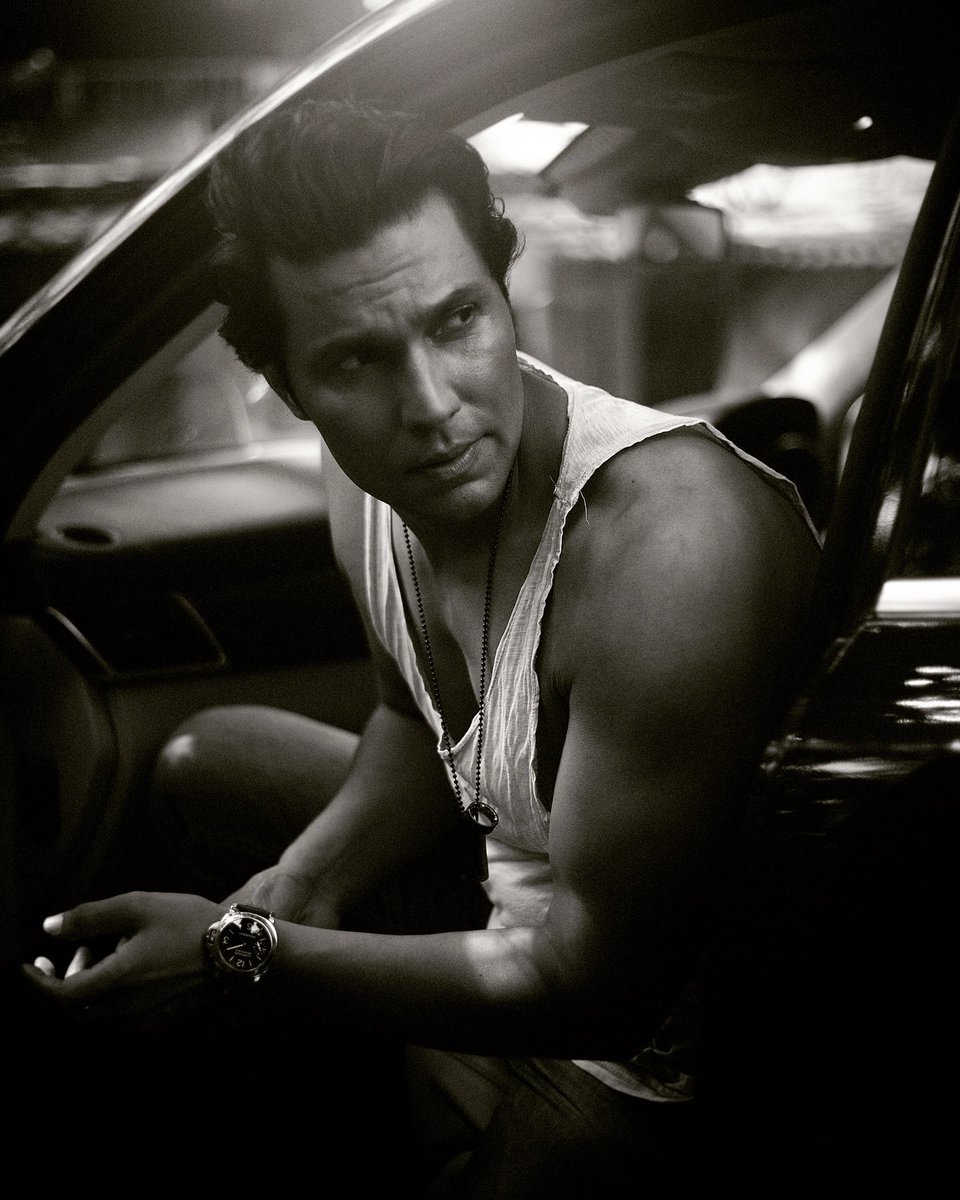 RandeepHooda's tweet photo. Waiting for BAE 🙄

#Throwbackthursday #BlackAndWhite https://t.co/H35E2iWO3K