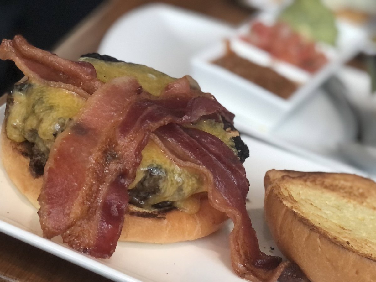 THEHYPERGATE's tweet photo. I still can’t get over how good this was #HyperEats #Elways #HyperGateMedia https://t.co/QYjtW9Nxmr