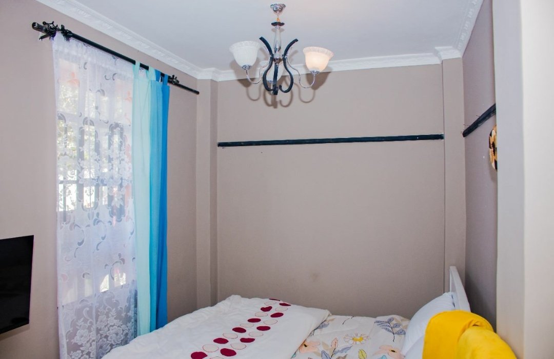 "Yellow Studio" studio apartment, 2 people maxLocation: Nanyuki, KenyaAmenities: wifi/secure parking/hot shower/fully equiped kitchenette Price: 3,000 per night