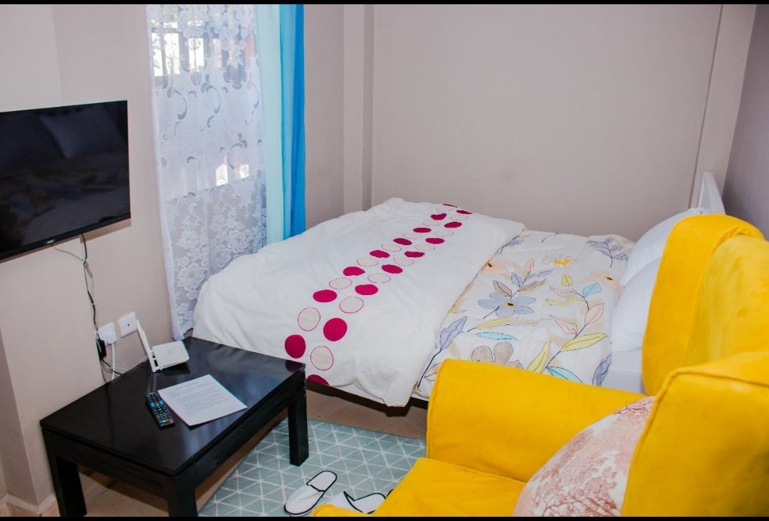 "Yellow Studio" studio apartment, 2 people maxLocation: Nanyuki, KenyaAmenities: wifi/secure parking/hot shower/fully equiped kitchenette Price: 3,000 per night