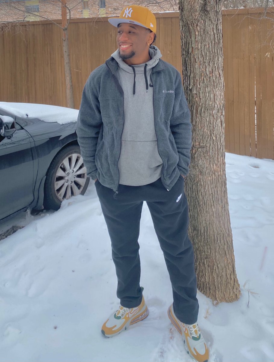 iteeeezy's tweet photo. Even tho twitter never show love ima still post this mug cuz i’m fresh https://t.co/ZPeiRkv1jH