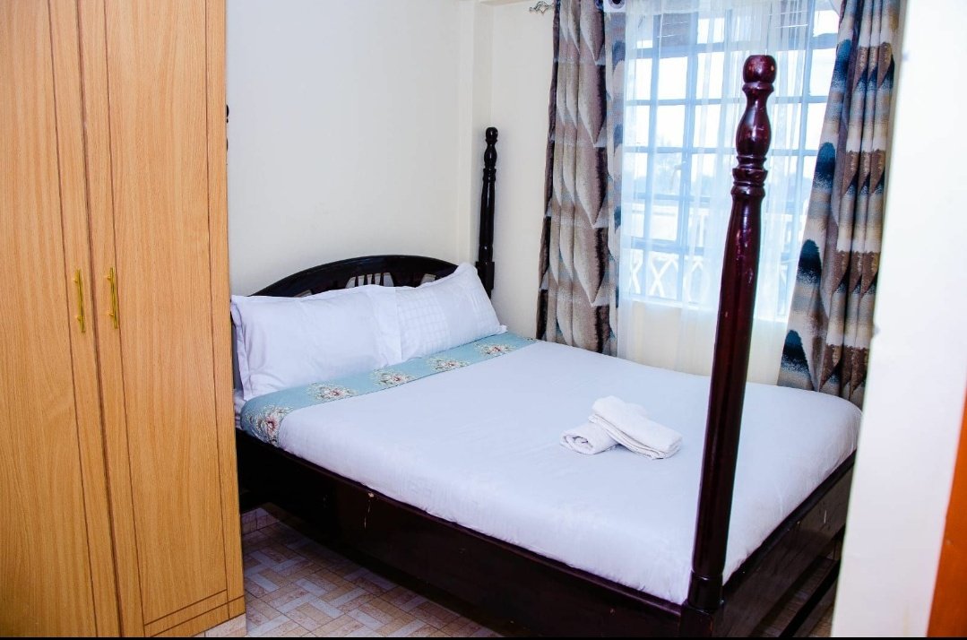 "Maroon house" fully furnished 1 bedroom apartmentHosts 2 peopleLocation: Nanyuki, Kenya Amenities: wifi/secure parking space/hot shower/fully equiped kitchen Price: 3,500 per night