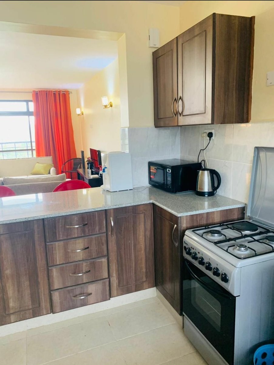 "Lime gold" 3 bedroom all ensuite apartment Hosts up to 6 people Location: Nanyuki, Kenya Amenities: wifi/smart tv/secure spacious parking/hot shower/fully equiped kitchen Price: 12,000 per night