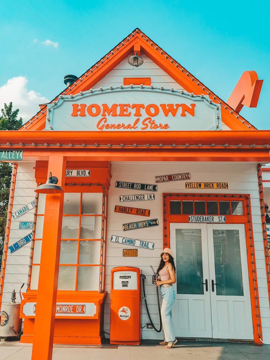 oumsupanan's tweet photo. Welcome to wonderland @ Chocolate Ville🥰 https://t.co/qigboHrSnb