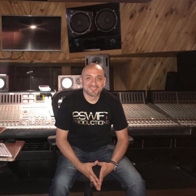 2_Swift's tweet image. #NewProfilePic