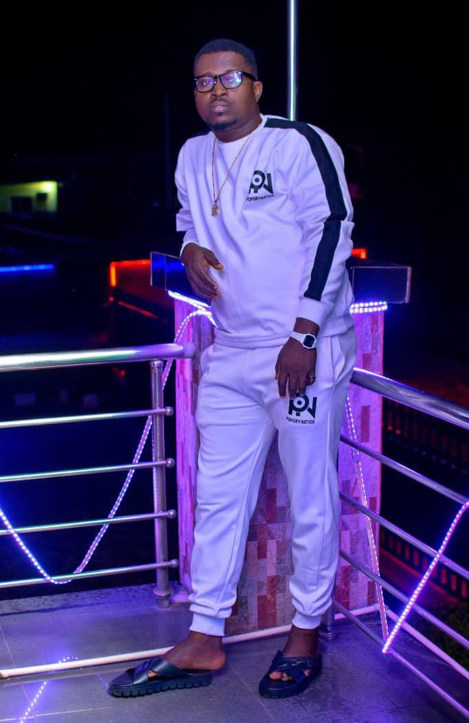 PoporyFashion's tweet photo. Rock a pair of our fashionable tracksuit☺️

This tracksuit is available in different colors 

Sizes: S - XXXXL

Text/Call: +2349040492858 to place your order

#bopsummersales #wearpopory #hearpopory #madebypopory #thinkpopory #shoppopory #poporyfashion #poporynation https://t.co/L8WLGl0wuF