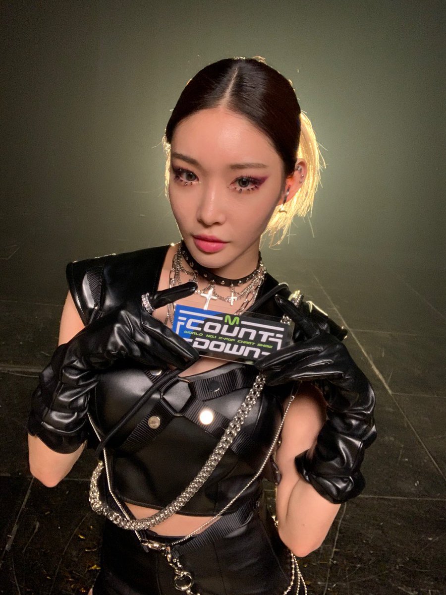 madeinJuly ︵ᡣ𐭩 tweet media