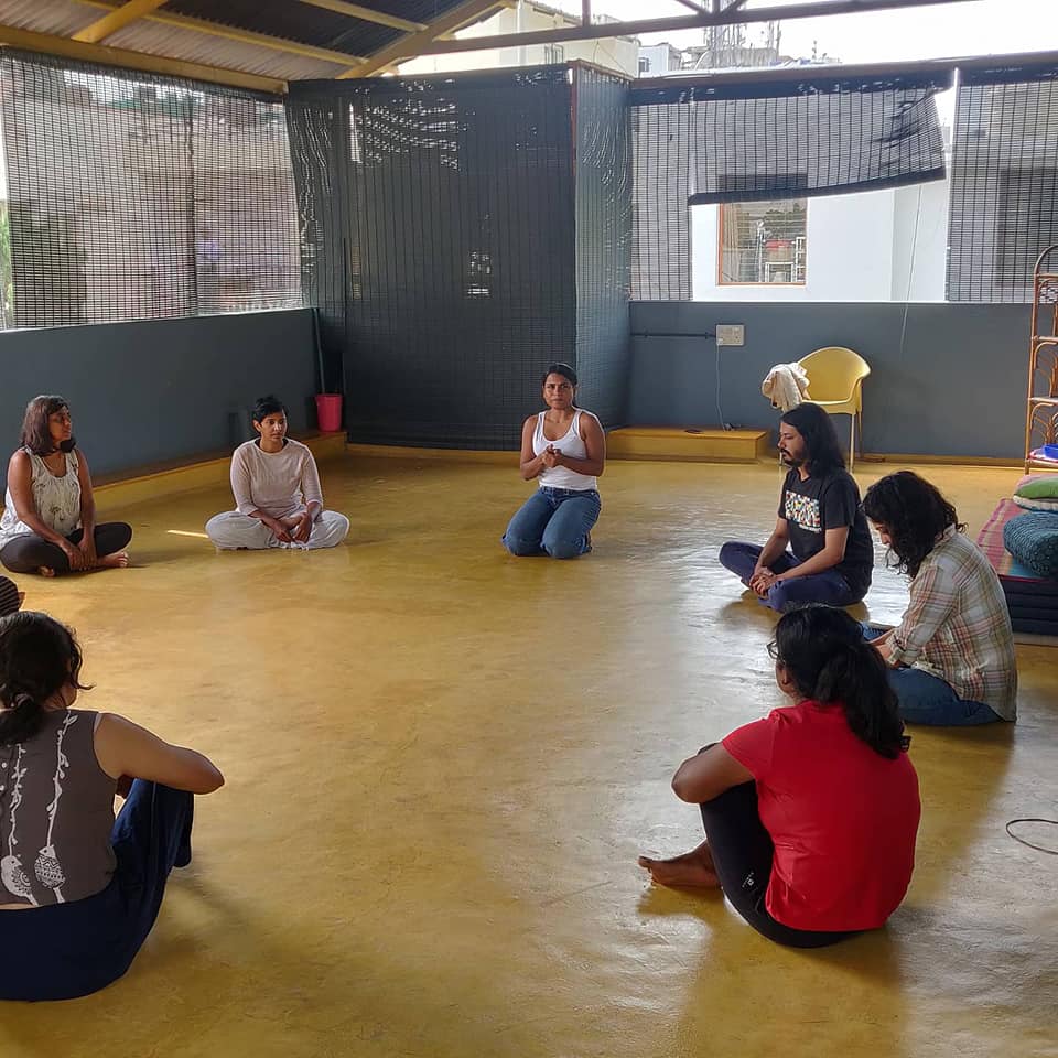 Smartmove2011's tweet image. At SMArT, our mission is to craft creatively alive spaces to nurture &amp;amp; catalyse self-inquiry, expression &amp;amp; it’s integration.
In this regard, Brinda Jacob-Janvrin leads an Authentic Movement group once every month.

#authenticmovement #smartinitiative #bodymindsoul