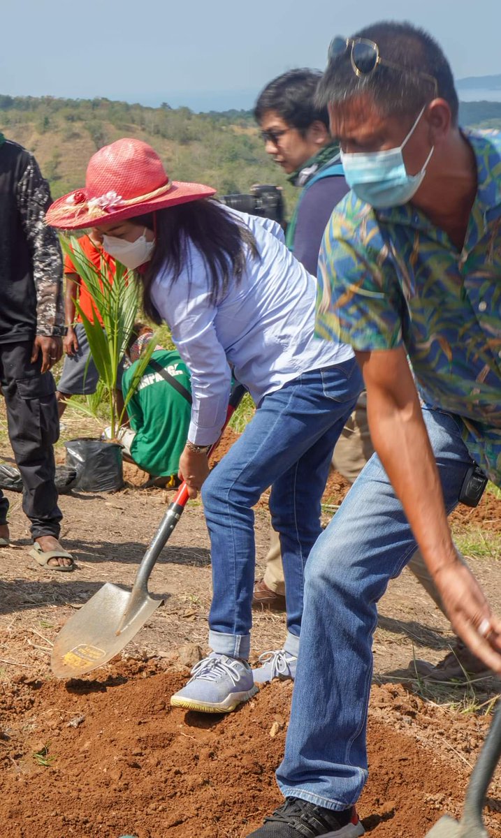 Star8GreenTech1's tweet photo. Date with #Nature
@DENROfficial Regional Executive Director Kit Moreno, #CENRO #Bagac Merliza Torre and Sec Jun Evasco together with Star 8 Officials and Ayta Magbukun Joseph Salonga led the #PlantPlantPlant of 1 Million Coconut last Feb 14, 2021. https://t.co/TiioSqvFC5