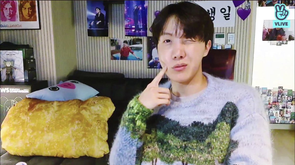 Maria36187645's tweet photo. +Плюс один в коллекцию🐿💜
#happybirthdayJHOPE #BTS #HappyHobiDay https://t.co/tPcuGLSDmm