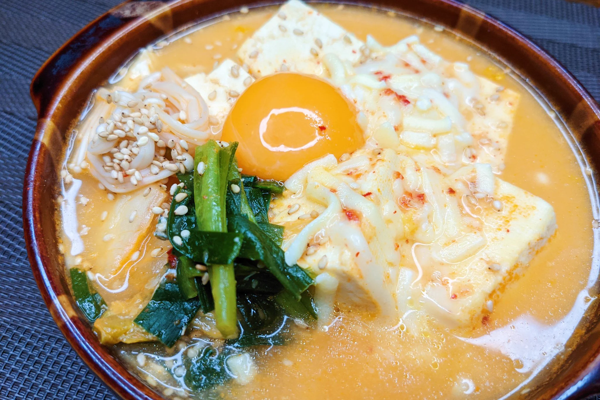 キムチで簡単スンドゥブ風に！寒い日におすすめの鍋レシピ！