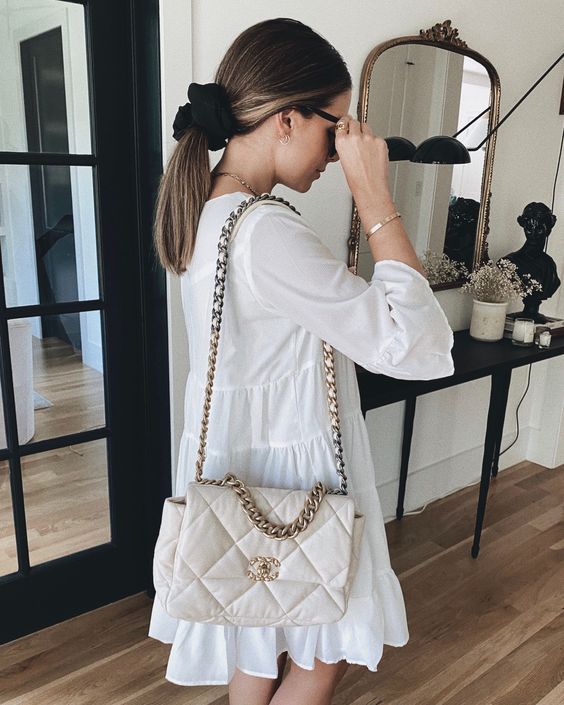 EstiloDF's tweet photo. #TipDeEstilo El blanco nunca pasa de moda, y esta temporada lo mejor es llevarlo en piezas sueltas y con las que te sientas cómoda. 🤍

📸: Vía Pinterest, TheTeacherDiva https://t.co/0YUIzYQWCy