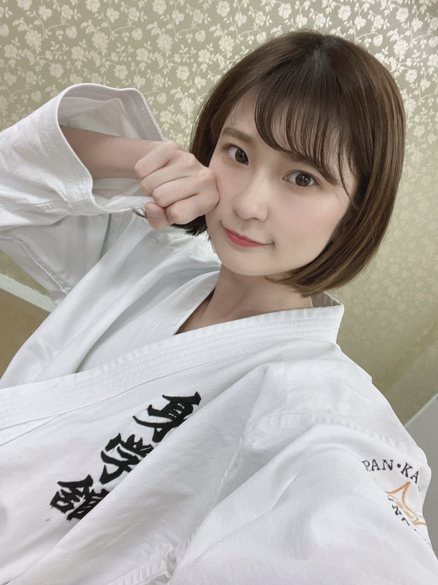 小俣里奈 昨日は久しぶりに空手をやってました 小俣黒帯里奈です 集中して体動かすの最高に気持ちいい けど今日は腿が筋肉痛でぴょこぴょこ歩きです