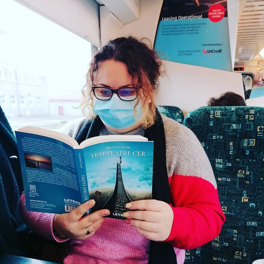 AFoarfa's tweet photo. #selfie #book #train
#treptesprecer

Comanda si citeste
https://t.co/49UYYnF15i https://t.co/L0LXYcojuU