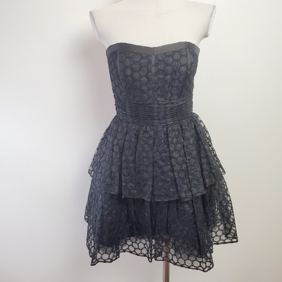 radmonsterblog's tweet photo. So good I had to share! Check out all the items I'm loving on @Poshmarkapp from @shopofthemoment @YamuryG #poshmark #fashion #style #shopmycloset #oneteaspoon #johnnywas #betseyjohnson: https://t.co/YMAPUCDh0z https://t.co/Y9IJQ6SX9S