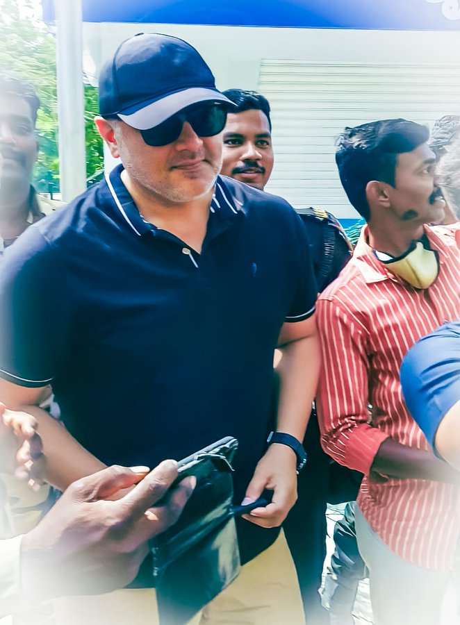 EmperorAjithFC's tweet photo. Only THALA Ajith Can Give Goosebumps To Fans In OFF Screen Pictures 💥🔥

#Valimai | #Thala | #Ajith | https://t.co/Ny4nrk4Wcz
