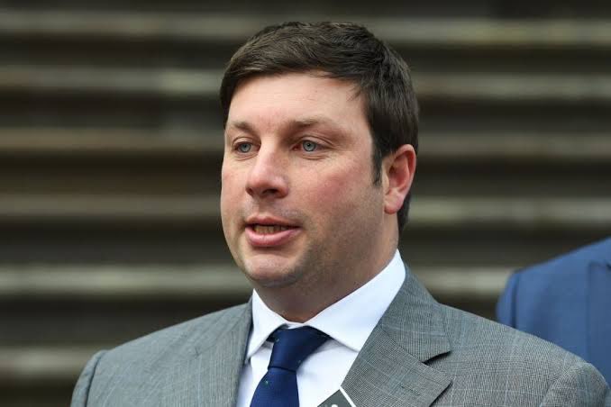 And here comes Tim Smith to finish the show! Beautiful. Is it too much to hope for that he’ll be duking it out against Credlin to replace Michael O’Brien later this year? Dare to dream. Don’t forget that before Christmas he updated his profile pic to a shot from the MySpace era.