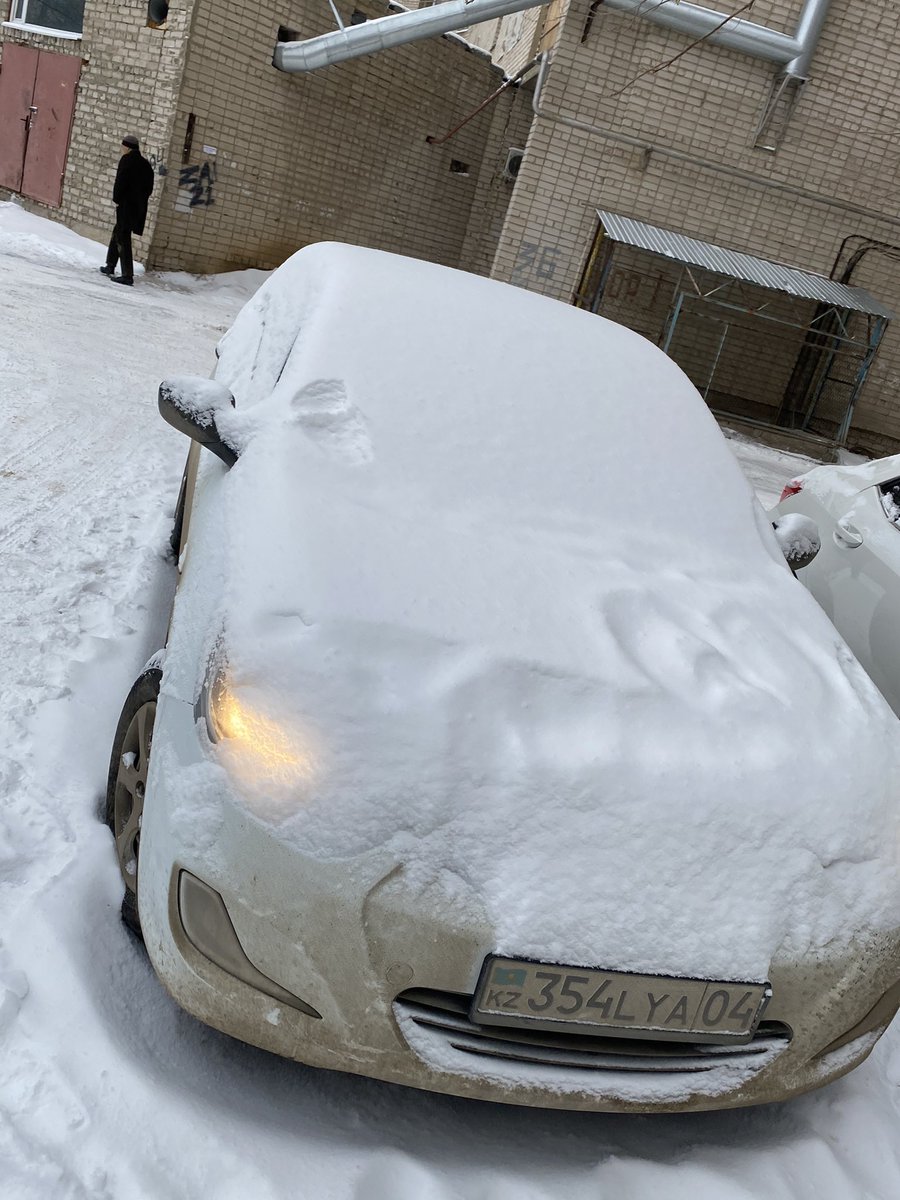 Bashyraly's tweet photo. @NigeriaStories Not in such Condition, Where I’m. It’s at -27° so freaking cold 🥶 https://t.co/rq3qQ1Ct3i
