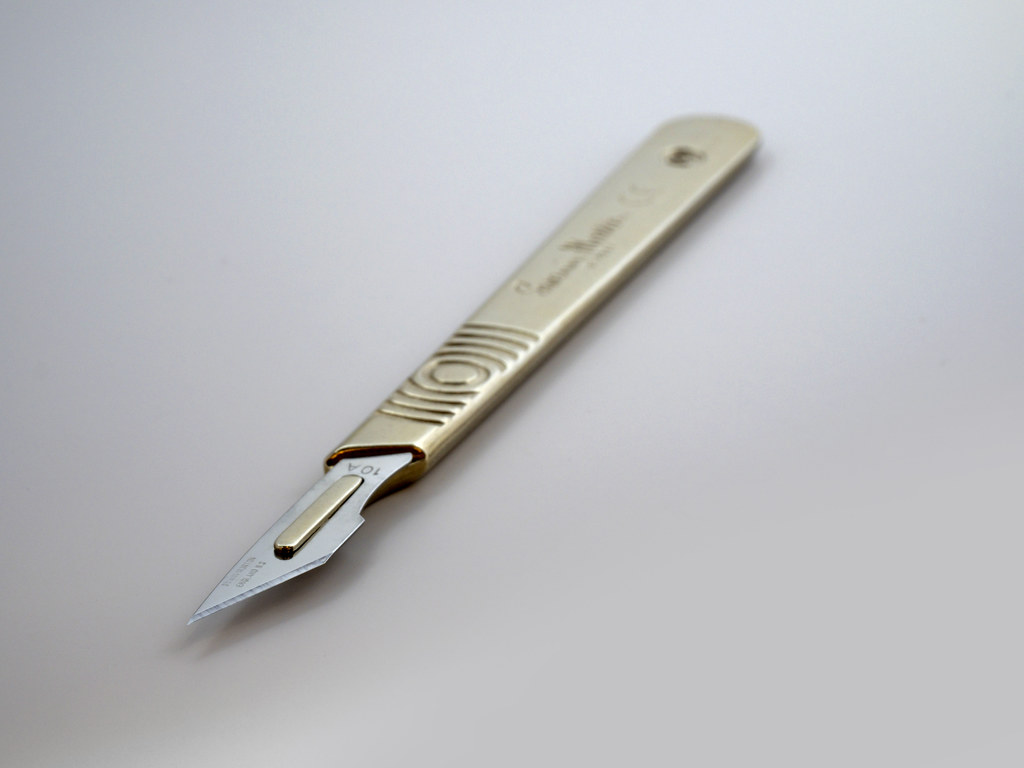 The study aimed to identify indications for, and factors associated with the  #prehospital scalpel cric. We also aimed to determine the rate of SC conducted by the service, and to examine changes in practice that may have affected this rate. 3/14