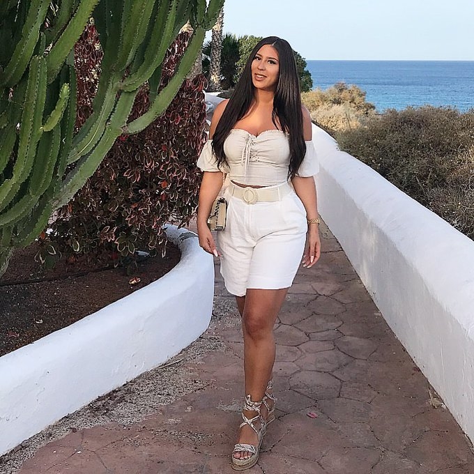 BlueeEva's tweet image. #squirt #emoporn #bigass everythings working now get in here