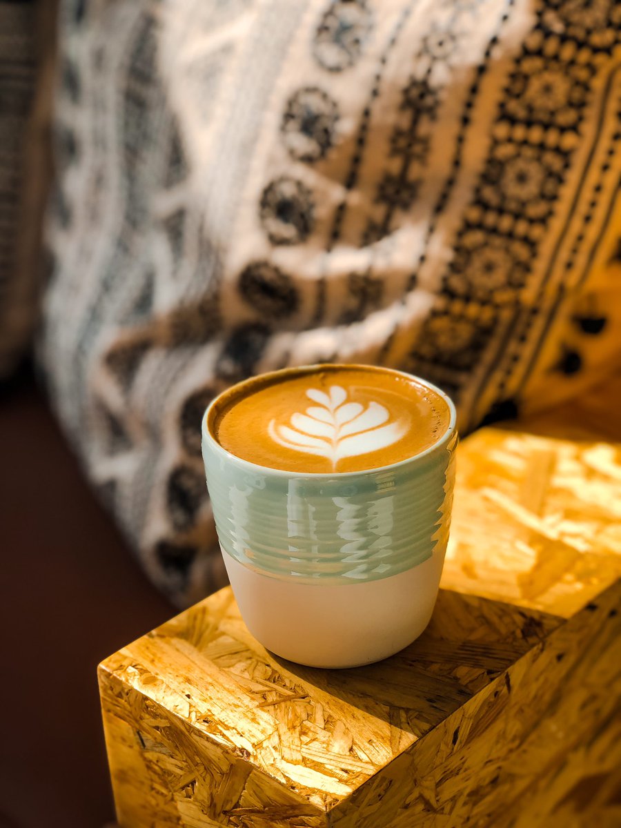 abdulah_fai9al9's tweet photo. @FlowCoffeesa 
اللهُم أيام تسعِد خواطرنا وتُبهج قلوبنا🍃.
صباح الخير 🌺
🔺زيارتي قبل فترة لكوفي: فلو مجتمع وقهوة
🔺مكان  جميل ورايق ..دورين
🔺حاليا يفتحون من 1 الظهر (الجمعة والسبت من 4 العصر) الى 11 مساء
🔺الموقع
👇🏻
#من_تصويري 
#كافيهات_الرياض 
#مقاهي_الرياض 
#الرياض_lلان https://t.co/twD5RIdLLF