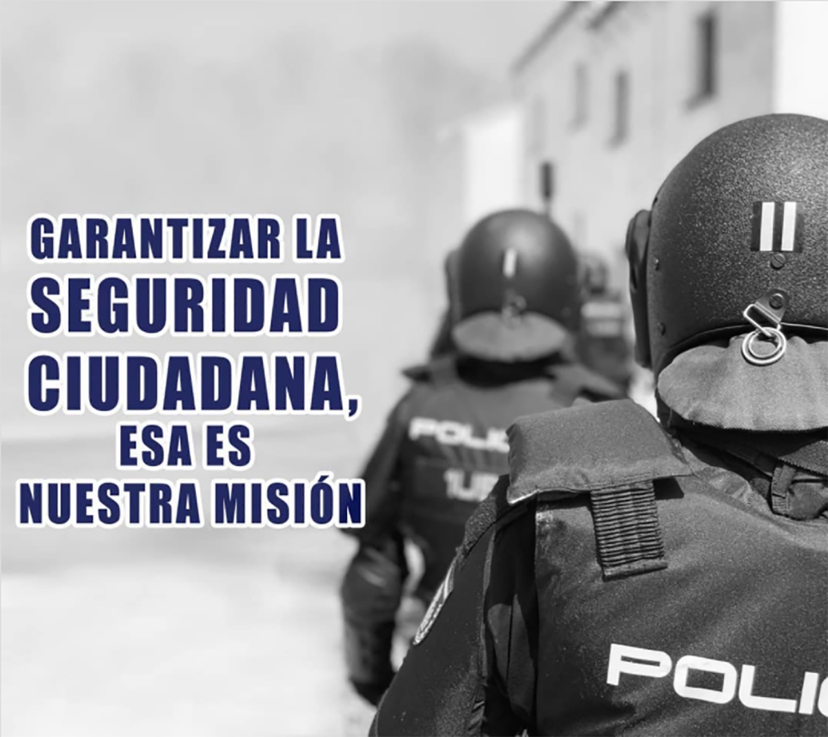 La Constitución Española recoge las misiones de la Policía. Una de ellas es:

GARANTIZAR LA SEGURIDAD CIUDADANA.

Y eso hacemos.

Mucho ánimo a todos los agentes (especialmente a los heridos) que trabajan contra los disturbios callejeros.

#SomosTuPolicía