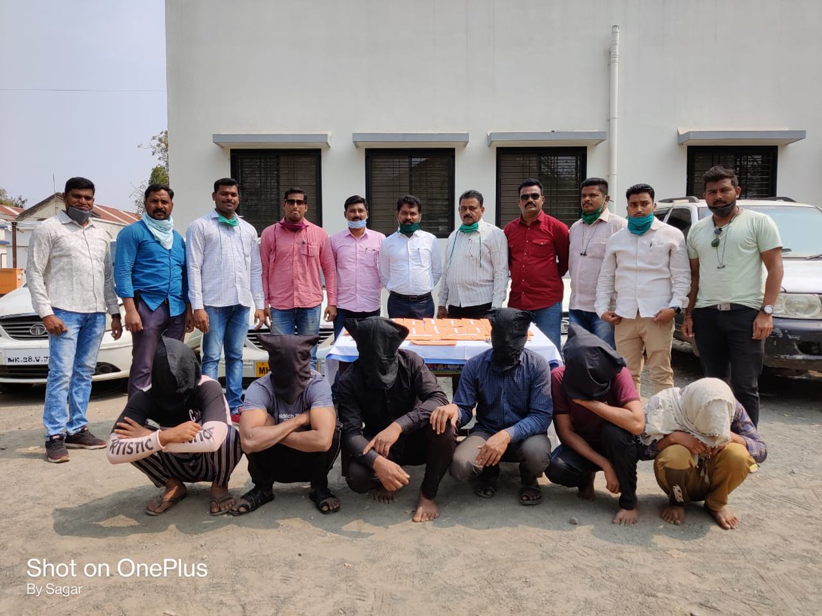AkolaPolice's tweet photo. स्थानिक गुन्हे शाखेची कारवाई 
@sreedhargovind, @DGPMaharashtra, @digp_range, @AnilDeshmukhNCP https://t.co/IkZbF8S5WB
