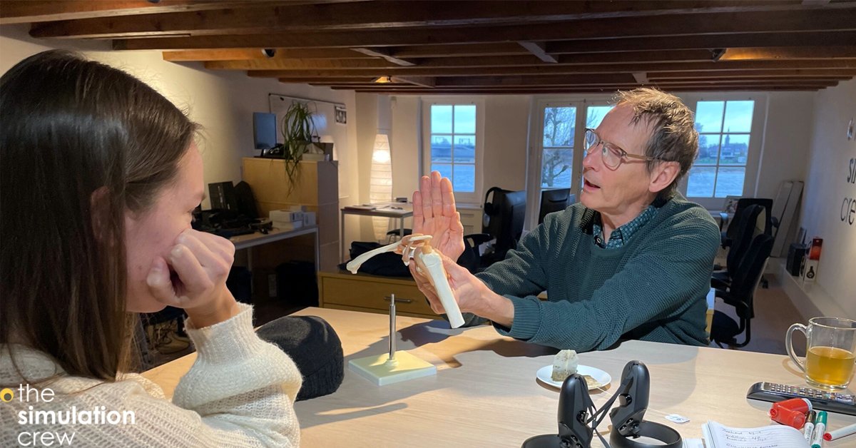 #OneHand: To gain information about how the upper limb works, our colleagues Eric and Inge spoke to Marcel. Marcel is a #physiotherapist and explained everything about the upper limb: from shoulder to hand and which muscles and bones are responsible for which movements.