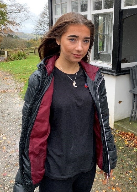 Clyde1News's tweet photo. MISSING: Have you seen 16-year old Lisa Ferguson from Balfron? 

Lisa is known to travel to the Glasgow area and is described as 5'5" tall, slim build, blue eyes &amp; long brown hair. 

She was last seen wearing a black puffer style jacket, black leggings and white trainers. https://t.co/6UpvDjnU14