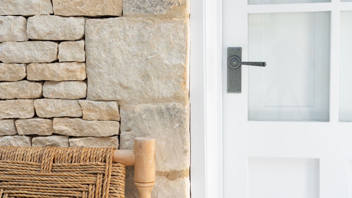 Avon Lever Handle in Pewter 😍 Sometimes, it's the tiniest detail that delivers the most impact. Do you agree? #architects #interiordesigners #ironmongery