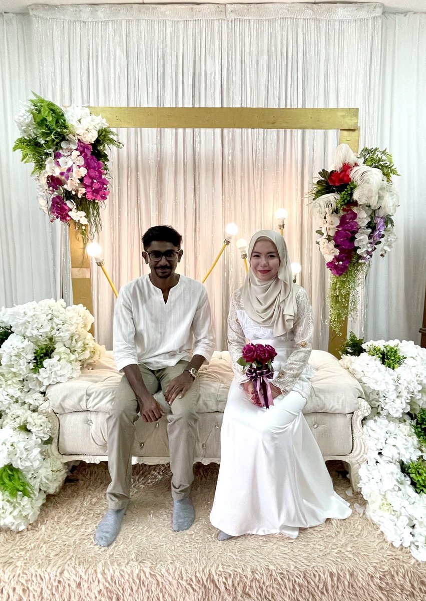 Habis master umur 26 tahun. Kena dumped, pastu jobless for 7 months. Dapat je kerja gaji start 1.5k. But now..

At the age of 28, I have permanent job as a lecturer, bought 2 cars, just got a condo and got engaged to a wonderful man 🥰

Cantik aturan Allah. Alhamdullillah ❤️❤️