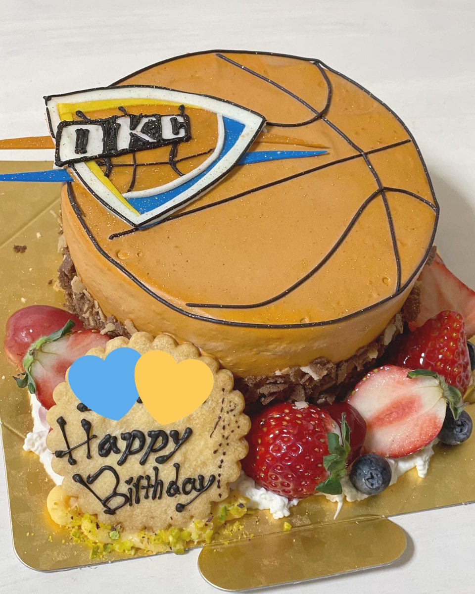 _f27s's tweet photo. 自己紹介の代わりに
彼氏の誕生日ケーキ2年分を載せておきます✊🏻 https://t.co/Gj3upx4k2S