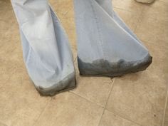 Pandamoanimum's tweet image. Apparently skinny jeans are now out of fashion and bootcut and flared jeans are making a comeback, so now the next generations get to experience the jeans wearing issues we had back in the 90s.