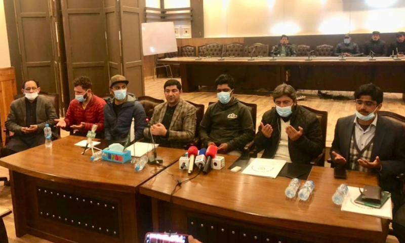 4sportua's tweet photo. Missing climbers: pakistani Muhammad Ali Sadpara, Iceland's John Snorri Sigurjónsson, Chile's Juan Pablo Mohr Prieto were officially declared dead on Thursday in a press conference attended by the families of the climbers in #Skardu
https://t.co/A5AiIDWP1h
#K2winter #winterK2 #K2 https://t.co/Mt2IlueuAV