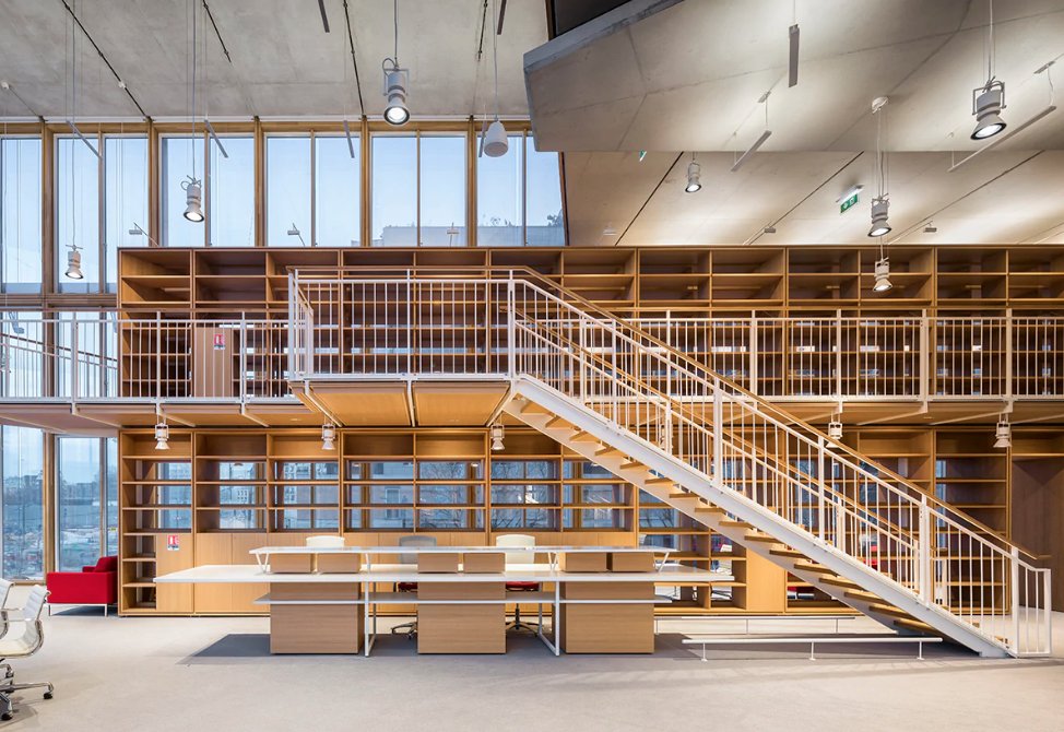 INTERNIMagazine's tweet photo. Nell’eco quartiere di Clichy-Batignolles a nord-ovest di #Parigi, la nuova Maison de l’Ordre des Avocats si pone come elemento complementare al grande Tribunale che sta alle sue spalle, sempre opera dello studio #RPBW di #RenzoPiano https://t.co/cr4TEl4X7x https://t.co/ZFsIH2NSsd