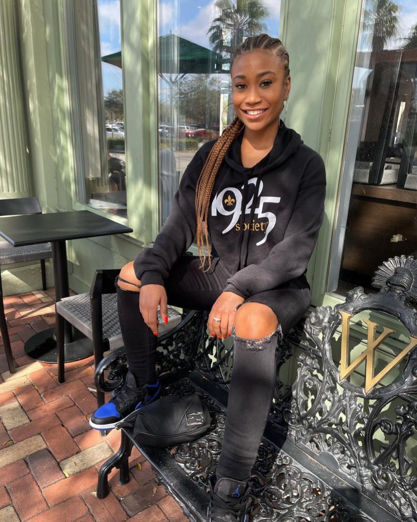 1925society's tweet photo. Looking like I’m a freshman again 💁🏽‍♀️. Loving my sweatshirt from  #1925society #xula #hbcugrad https://t.co/3oH4yuu5Tj