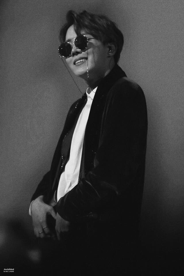 DianeDy_Presh's tweet photo. @BTS_twt Happy Birthday to our ray of sunshine and hope, Jhope oppa!!! I love you! We love you! I purple you!! We purple you!! 💜❤️💜❤️🥳☀️☀️☀️😘 #HappyJHOPEday https://t.co/dWb3fMcjzz