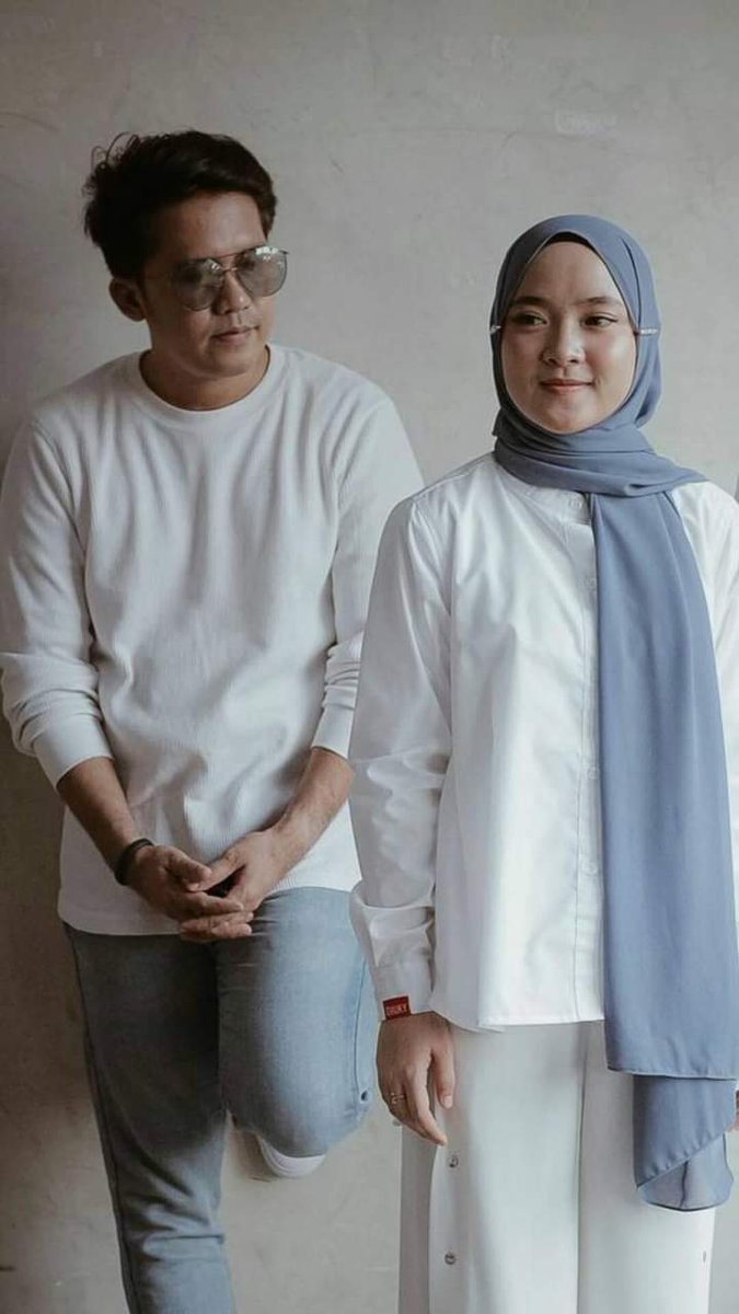 udah berapa kali jangan menilai orang dari penampilanya,jangan menilai dari apa yang kau lihat,jangan jadikan pula goodlooking sebagai patokanya,kenali seseorang hingga hatinya jangan hanya kulitnya,dari Nissa Sabyan adalah pembelajaran bagi kita putih belum tentu suci.