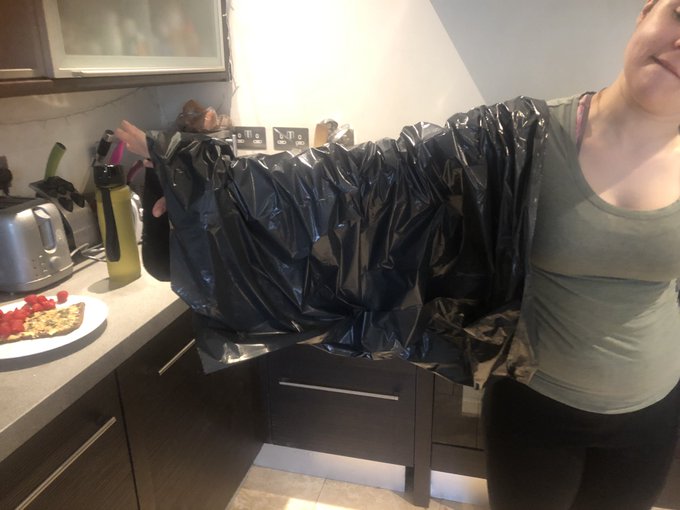 Bought this wonderfully handy roll of bin bags from @coopuk - ALL of which are open at both ends... 🤦&zwj;♀️😂