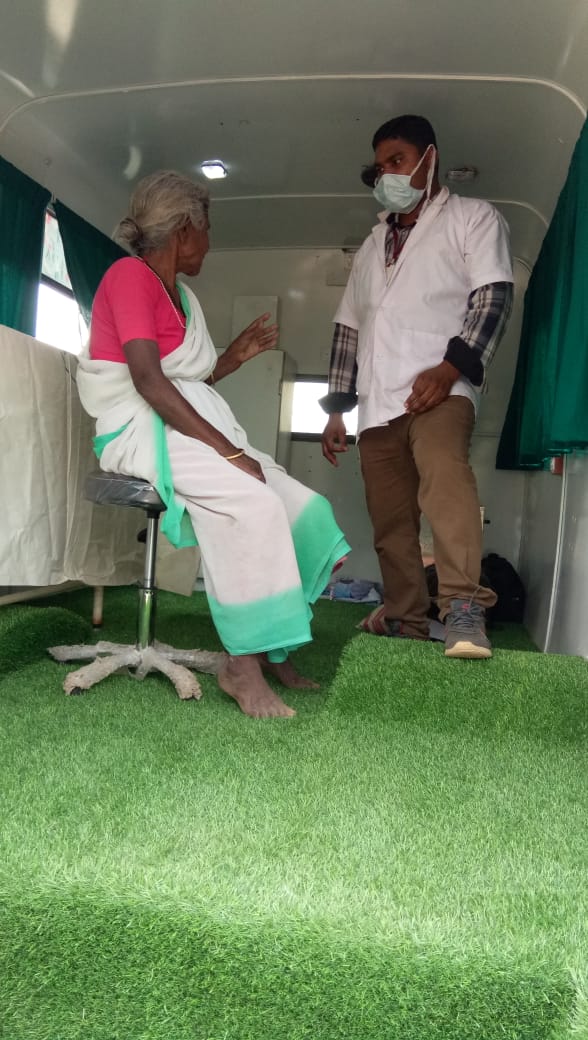 DKondagaon's tweet photo. Kondagon# Community based rehabilitation activity"PHYSIOTHERAPY ON WHEELS" team Visited HWC devkhargaon and treated needy patients @MoHFW_INDIA @PMOIndia @cghealth_ @bhupeshbaghel @TS_SinghDeo @PriyankaJShukla @DC_Kondagaon @sonaldhruw1 https://t.co/O5ZfZkmtcq