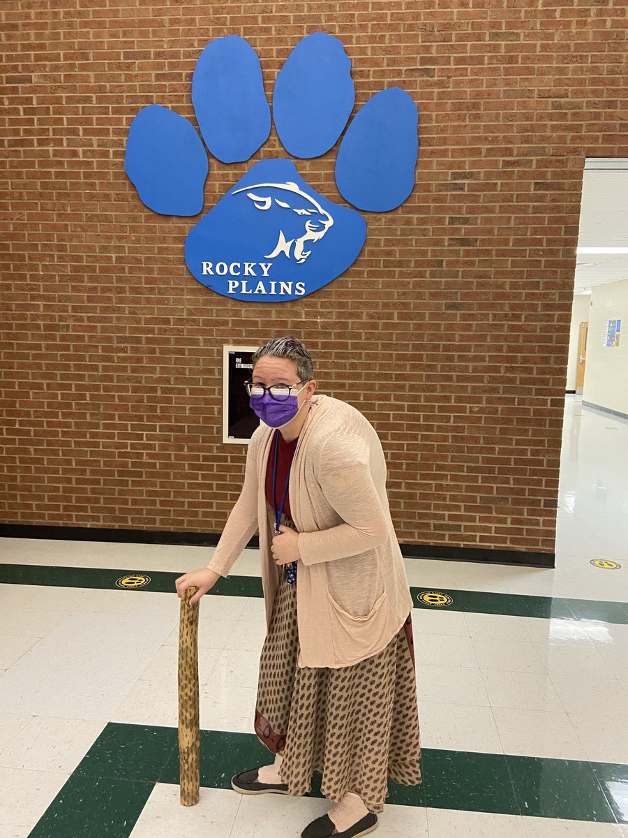 RPESmusic's tweet photo. It’s the hundredth day of school! I’ve aged a bit this year. 👵🏻 #ncssbethebest https://t.co/JVAEczodnF