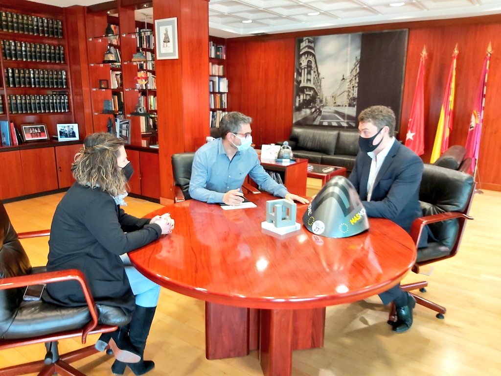 R_sanchezacera's tweet image. 🎿 Hoy he conocido un poquito más sobre el esquí de velocidad con el tercer hombre más rápido del mundo, @janfarrell. ¡Un placer tener en #Alcobendas deportistas de todo tipo de disciplinas!