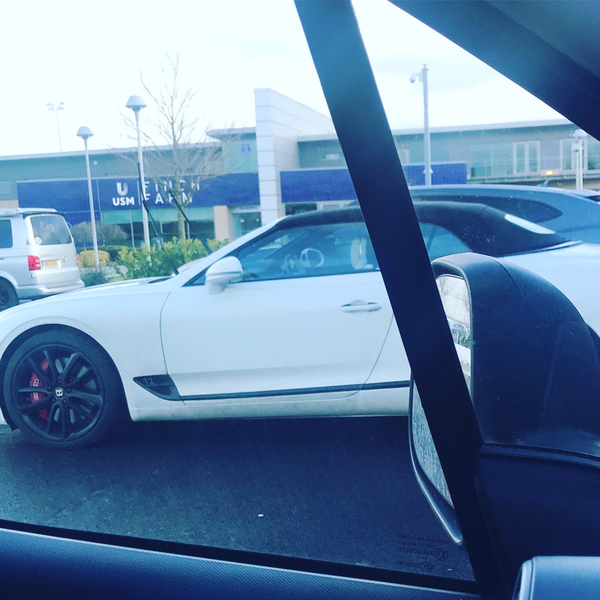 Busy start to the day with a couple of collections / deliveries around Merseyside. Just waiting at Everton FC now, then over to Liverpool FC then straight down to #London. #EFC #LFC #courier