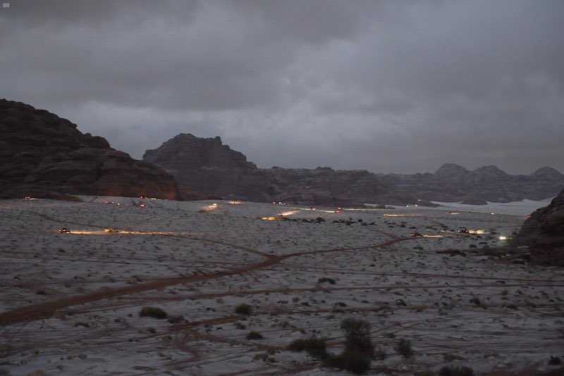 هي بلادي السعودية 🇸🇦 
يحدوها الجمال اينما اتجهت 
جبالها يكسوها غيث الرحمن 
ببياض يشبه بياض قلوب أهلها 
حماك الله أرض الشموخ 🇸🇦💚🙏🏼