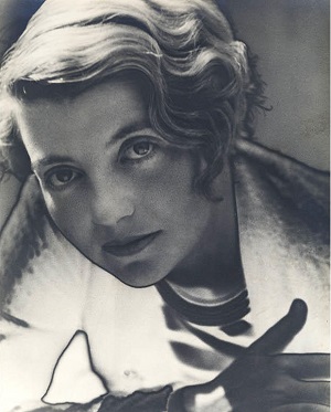 bodleianlibs's tweet photo. Helen Muspratt experimented with 'solarisation' techniques, following a chance viewing of one of Man Ray’s images in a photography magazine.
While our physical exhibition is closed, you can view some of Muspratt's innovative work online at:
https://t.co/TLLr65zaqe https://t.co/2Sqh8laPsV