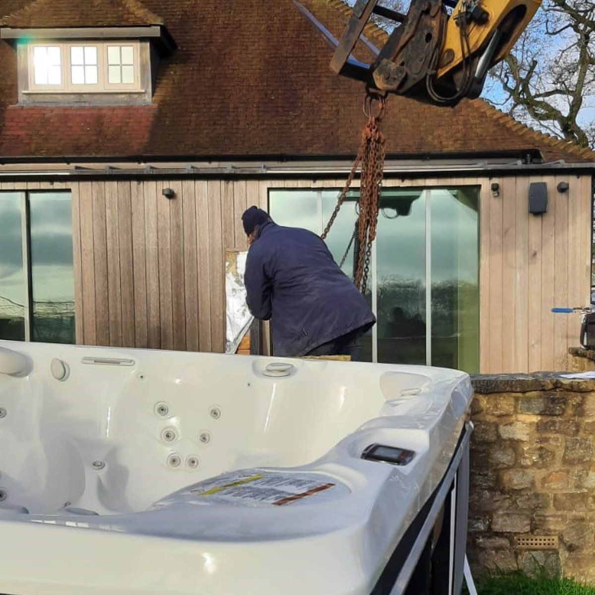 SpafixServices's tweet photo. It’s out with the old and in with the new for one of our install customers! The luxurious, top-of-the-range Cantabria from @CalderaSpas comfortably fits 8 adults and features the UltraMassage™ lounge for the ultimate neck, shoulder and back massage. https://t.co/l9FCgVuict https://t.co/vWC8BrU2Rt