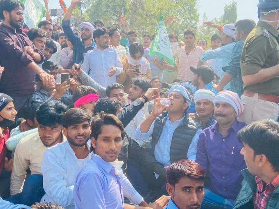 NetramM75820450's tweet photo. जगतपुरा जयपुर ( किसान आंदोलन रेल रोको हुंकार रैली ) 
#जय_जवान_जय_किसान
 #NareshMeena  @RakeshTikaitBKU @narendramodi @rashtrapatibhvn @NareshMeenaINC @nstomar @1stIndiaNews https://t.co/1lpc5S7e89