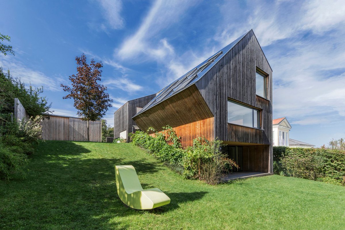 Sonnenhaus_Init's tweet photo. Pilot oder Passagier im eigenen Haus? #Klimaneutralität als Orchideenthema?
Über das #sunlighthouse, das #smarthome, gesundes Wohnklima und Lebensqualität sprechen wir im Interview mit unseren Mitgliedern @VELUX und Siblik Elektrik: https://t.co/0yqIEOoUWt https://t.co/y4xpcTGXGm