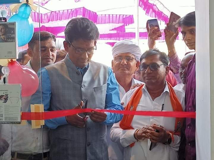 _chiragthakor_'s tweet photo. લીલાધરજી ઠાકોર #Ex_Army અને દિલીપજી કલ્યાણપુરાનુ નવિન સાહસ #ફોજી_મોબાઈલ_શોપ & રીપેરીંગ દુકાનનુ #રાધનપુર મુકામે @AlpeshThakor_ #sir નાં હસ્તે શુભારંભ કરવામાં આવ્યું..
#AlpeshThakor #ThakorSena https://t.co/Ah4ND447gc